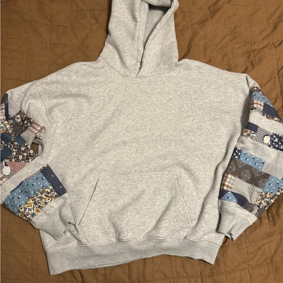 Abercrombie & Fitch Essential Popover Hoodie with Patchwork Sleeves - Picture 3 of 6